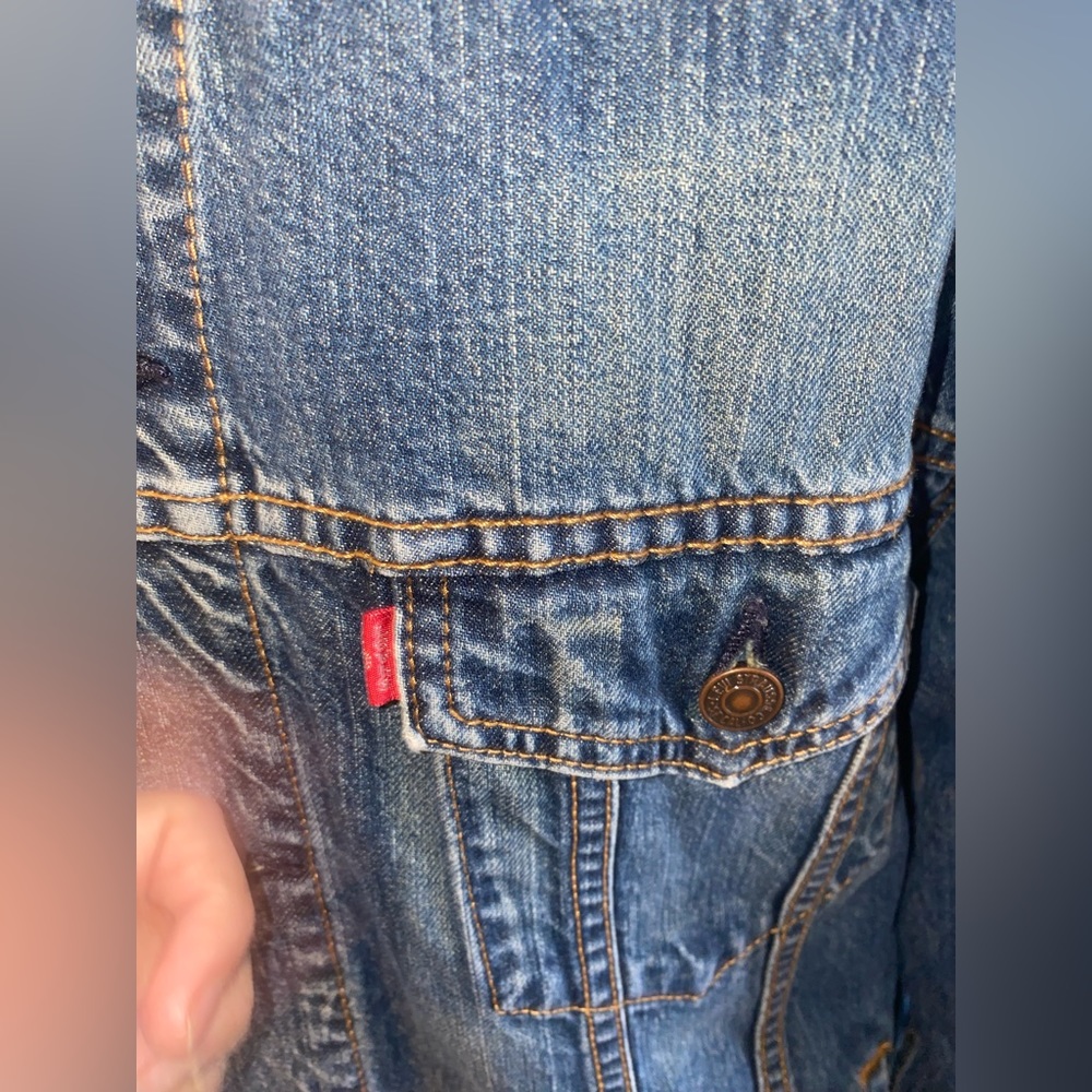 Vintage Levi's Light Wash Denim Jacket 70507 Levis see pics of wear on jacket - Picture 3 of 8